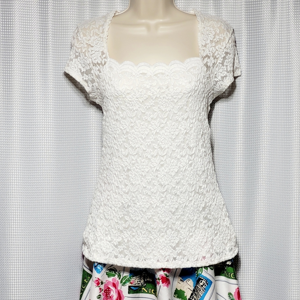Dressbarn White Floral Embroidered Cap Sleeve Top Women's (S) Made in U.S.A.